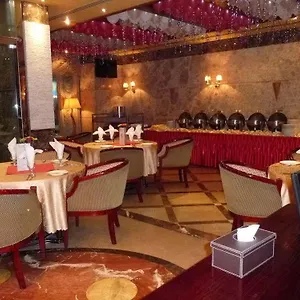 Отель Oyo 122 Crystal Plaza